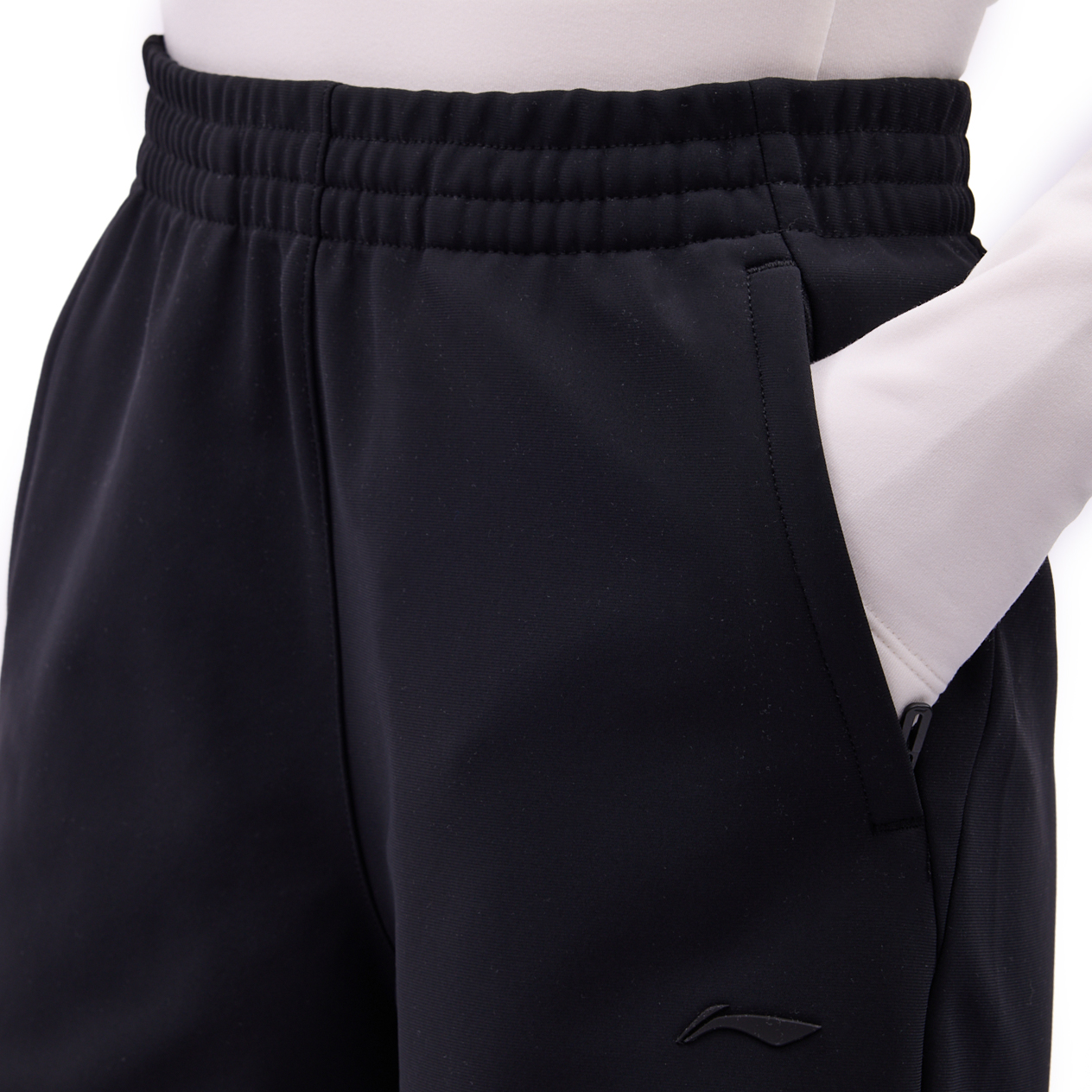 AKYV114-2 Брюки джоггеры Essentials черный